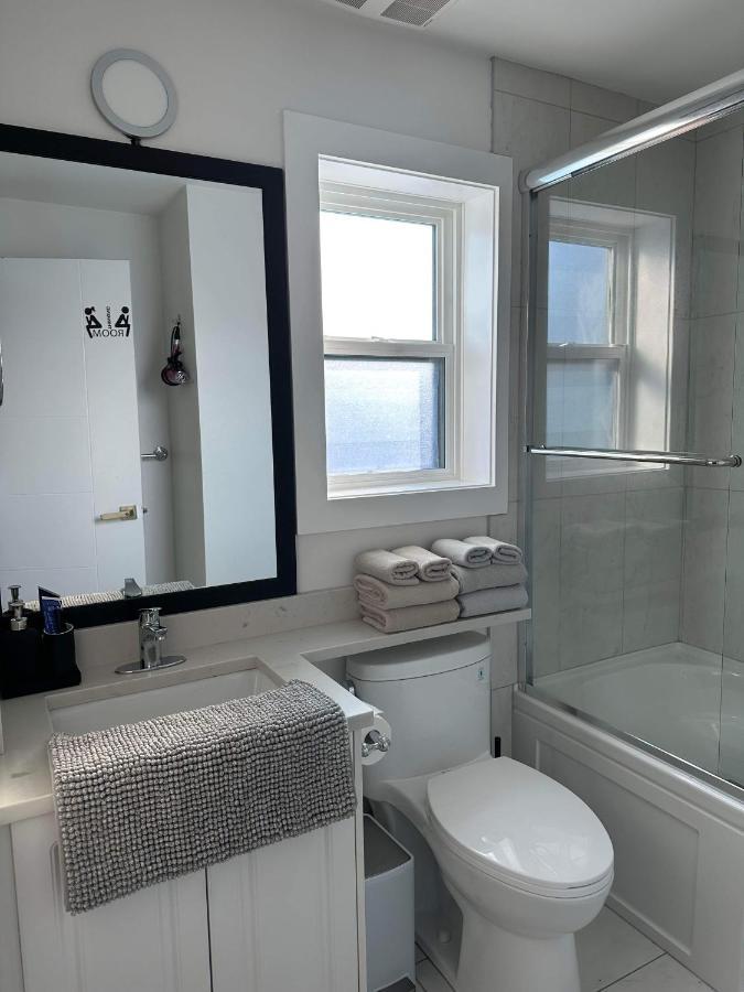 2Br 1.5Ba Full Kitchen Private Guest House - Free Parking - Central Location Vancouver Eksteriør billede