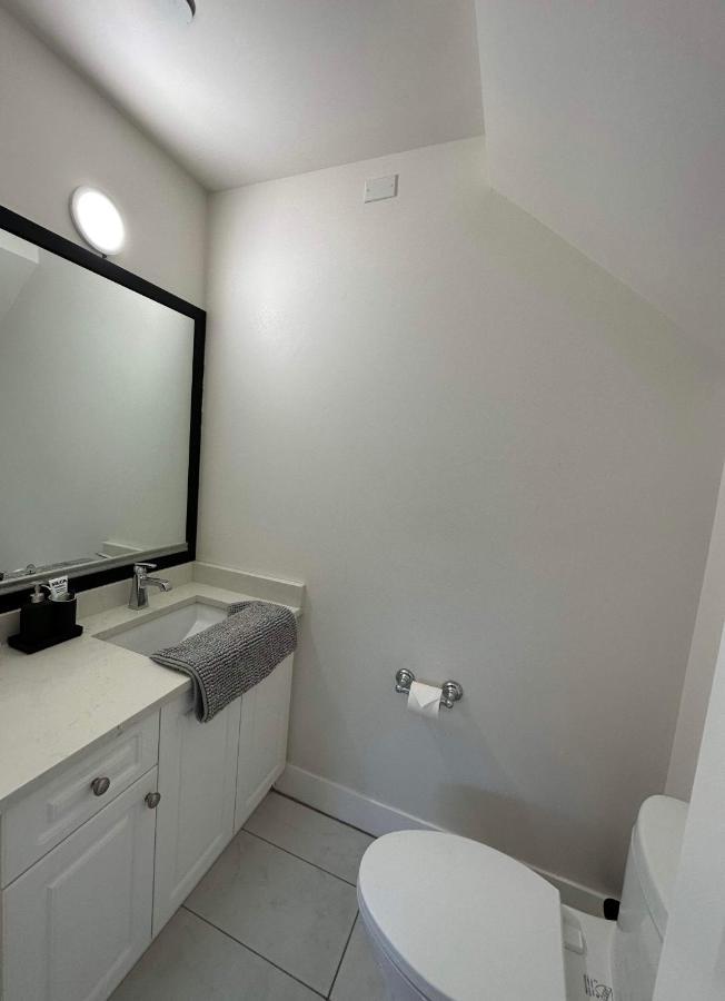 2Br 1.5Ba Full Kitchen Private Guest House - Free Parking - Central Location Vancouver Eksteriør billede